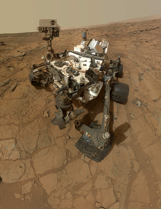 Illustration for article titled Was This Photo of the Mars Curiosity Rover Taken By an Alien or What?